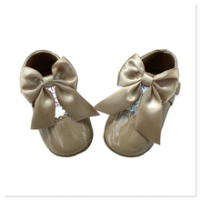 Load image into Gallery viewer, Camel Melia Bow Shoes - Infant 3 To 8
