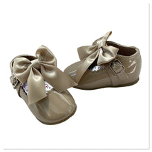 Load image into Gallery viewer, Camel Melia Bow Shoes - Infant 3 To 8
