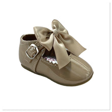 Load image into Gallery viewer, Camel Melia Bow Shoes - Infant 3 To 8
