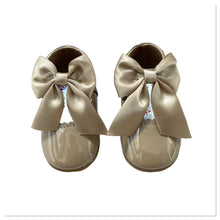 Load image into Gallery viewer, Camel Melia Bow Shoes - Infant 3 To 8
