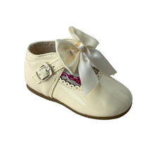 Load image into Gallery viewer, Cream Melia Bow Shoes - Infant 3 To 8
