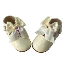 Load image into Gallery viewer, Cream Melia Bow Shoes - Infant 3 To 8
